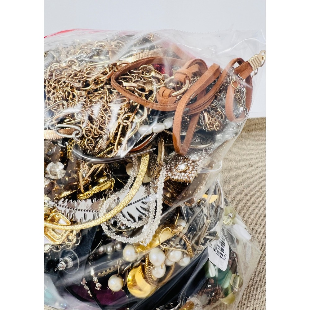 Vintage & Modern Gold & Silver Tone Mixed Metal Scrap/Wearable Jewelry Lot 9LBs - Picture 8 of 14